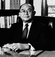 岡野久二　第７代学長（1978－1987）
