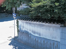 土塀　今出川キャンパスの東南角に残されている