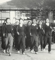 軍事教練　銃をもつこともあった（1944年11月）